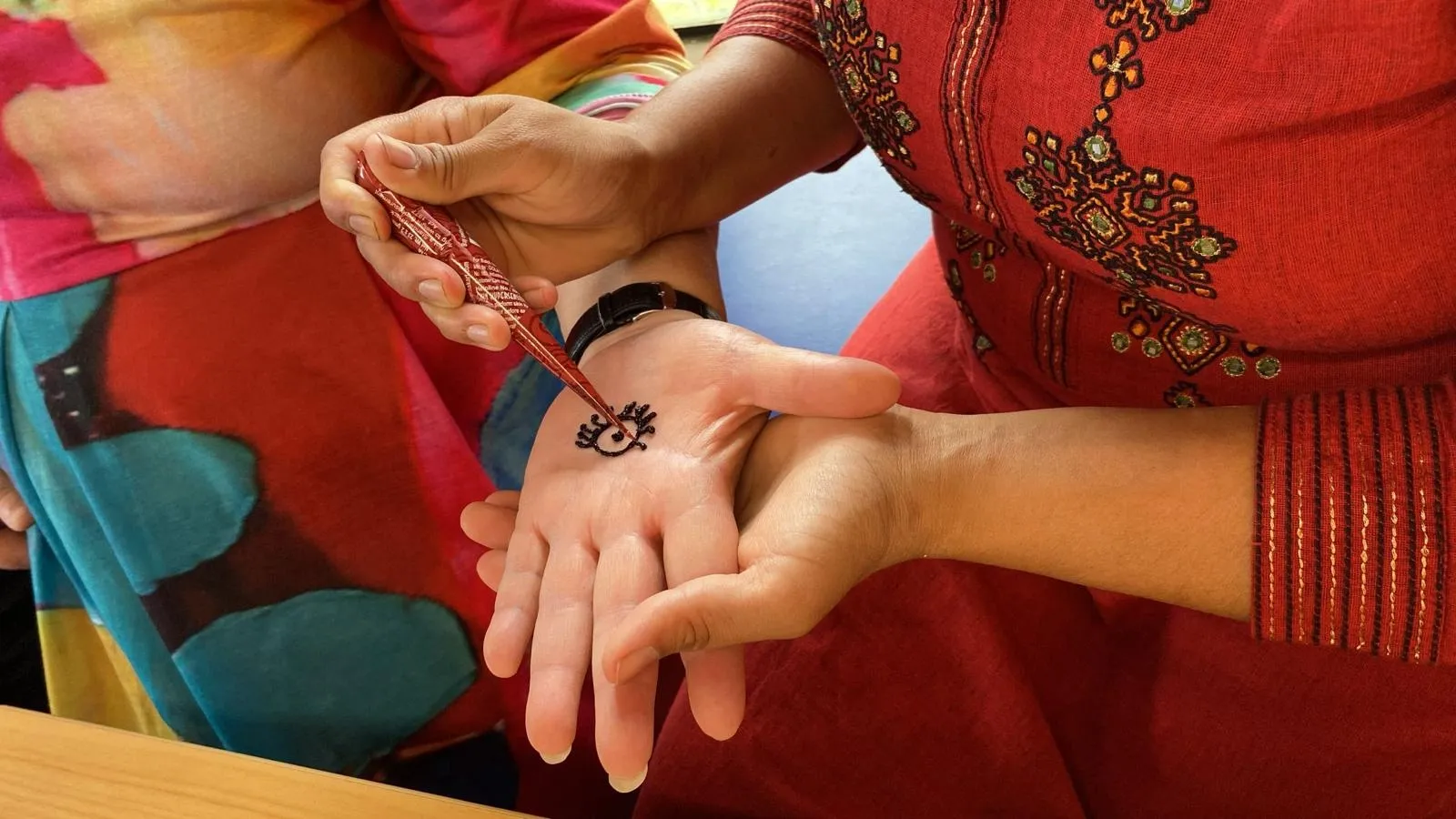 Henna Being Drawn